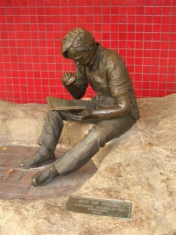 Out to Lunch, life-size bronze, Country Club Plaza,Kansas City,MO by Maxine Arnoldy