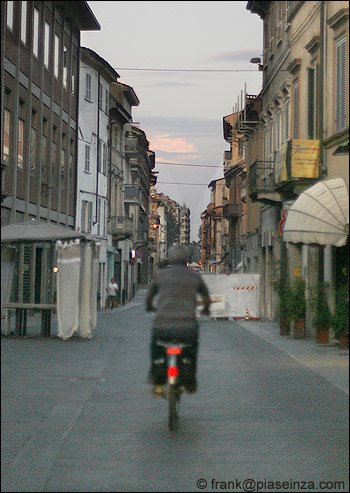 Piacenza. Corso Vittorio Emanuele all'alba by frank.piaseinza