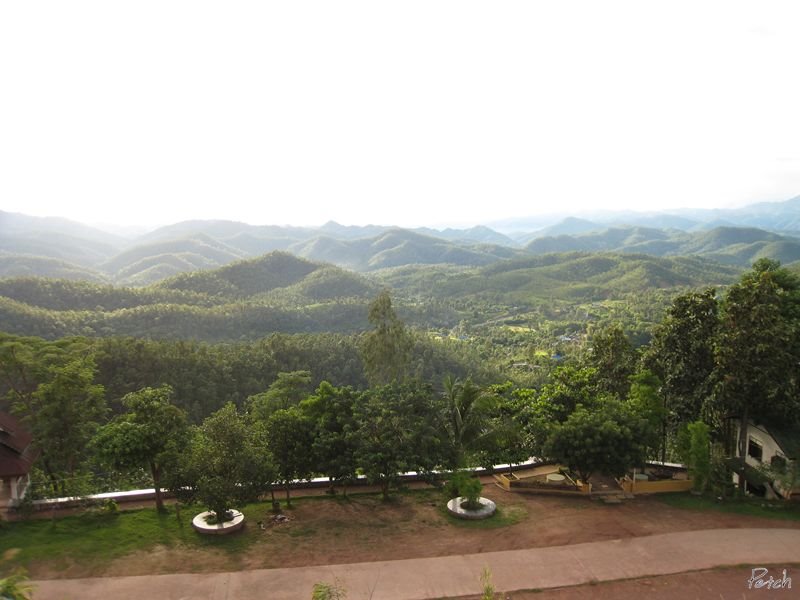 Looking from the top of Wat-Pra-Tat-Doi-Gong-Moo by Ittigorn Tradussadee