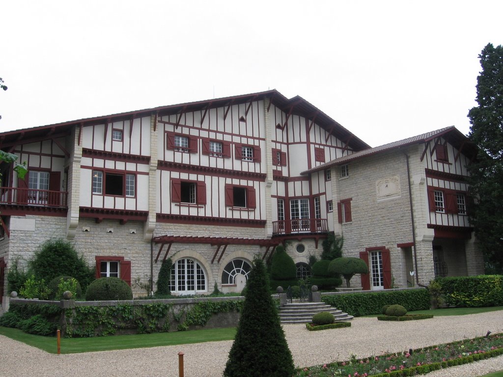 Cambo-les-Bains, villa d'Edmond Rostand by lambert_nicolas