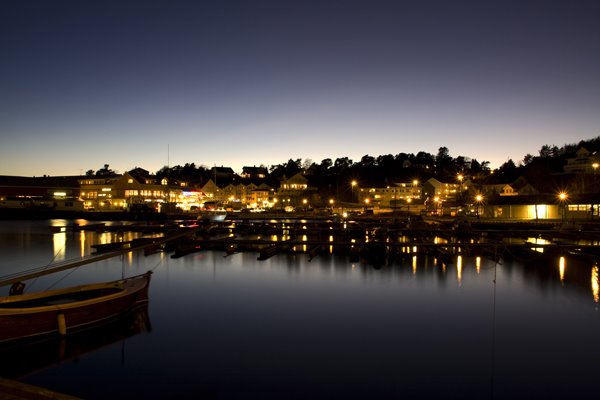 Grimstad by night by meaunli