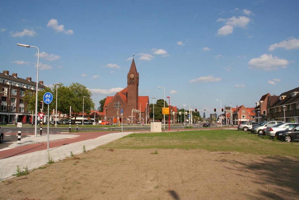 Majellakerk, Vleutenseweg en domtoren vanaf de Verlengde, Domtoren by Carl030nl