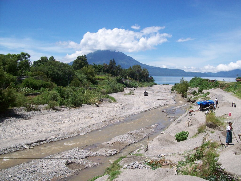 Panajachel-Llac Atitlán-Guatemala. by Jordi Font Bayó