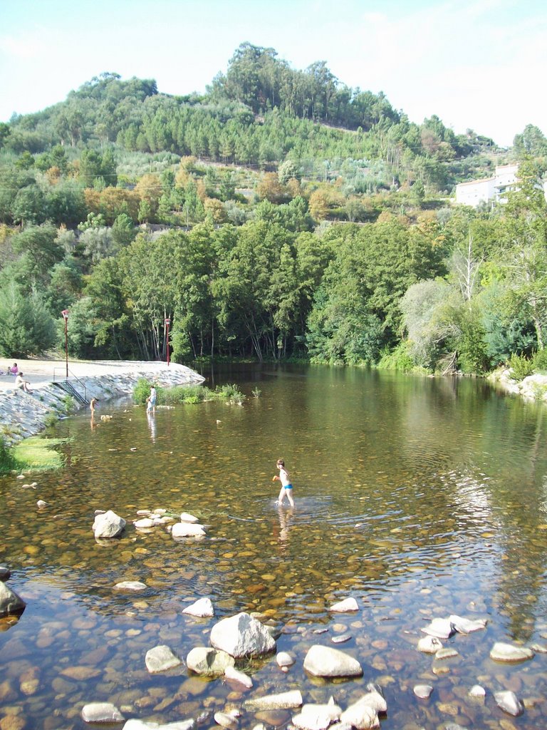 Praia Fluvial de Avô by Letícia Marques