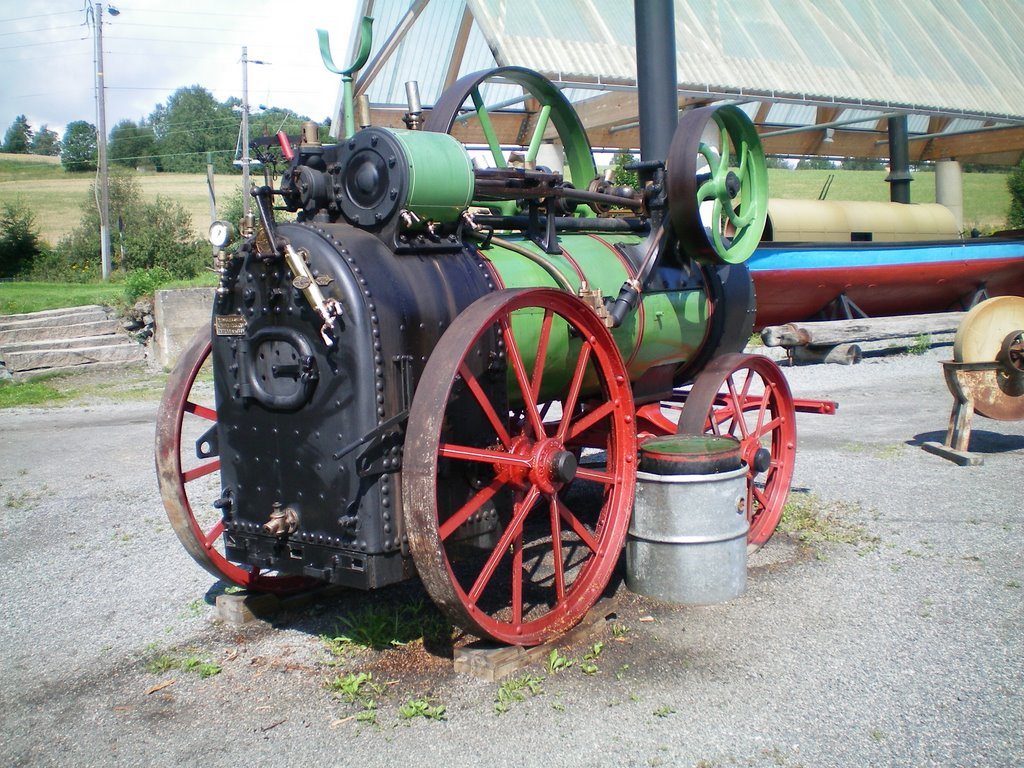 Portable Steam Engine by rosenblad