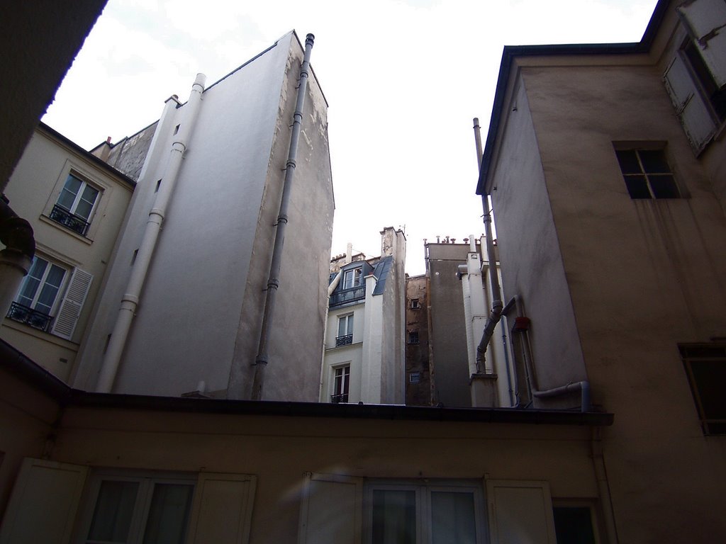 Paris, Courtyyard of street Rue de Douai by seppo tissari