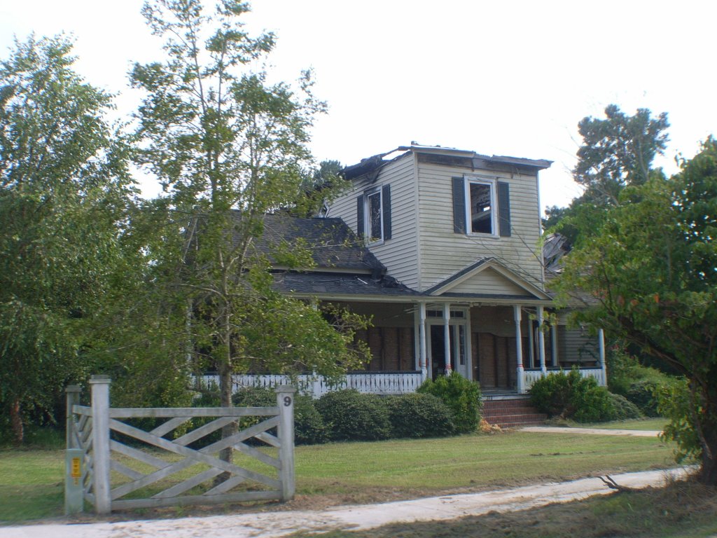 Abandoned House (Burned) (Demolished) by Chucklestheclown