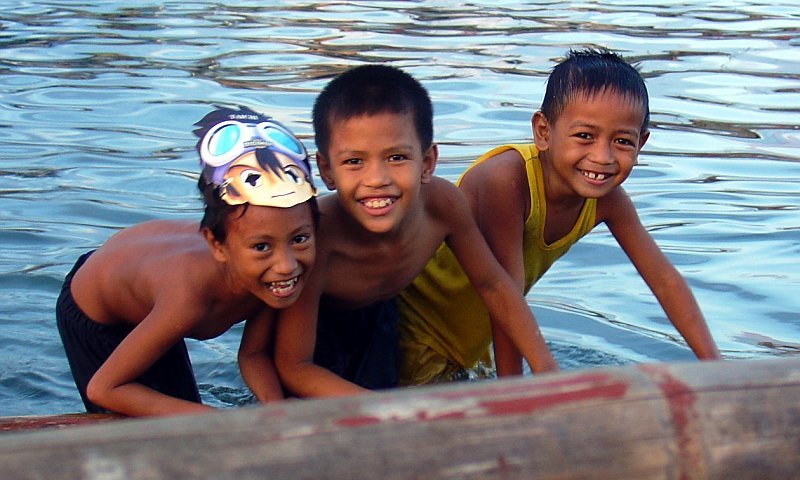 Children near Batangas by samuel006