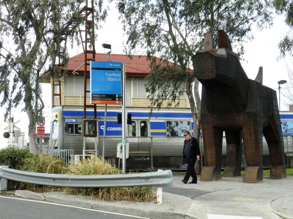 Fairfield Industrial Dog Object (Fido) @ Fairfield Railway Station (2009). Acquired by the City of Darebin as part of the Art in Public Places Program in April 2000 by Muzza from McCrae