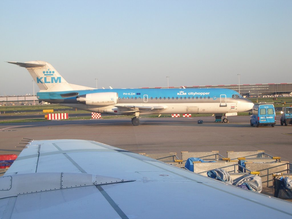 KLM cityhopper Fokker-70 PH-KZM by LHP