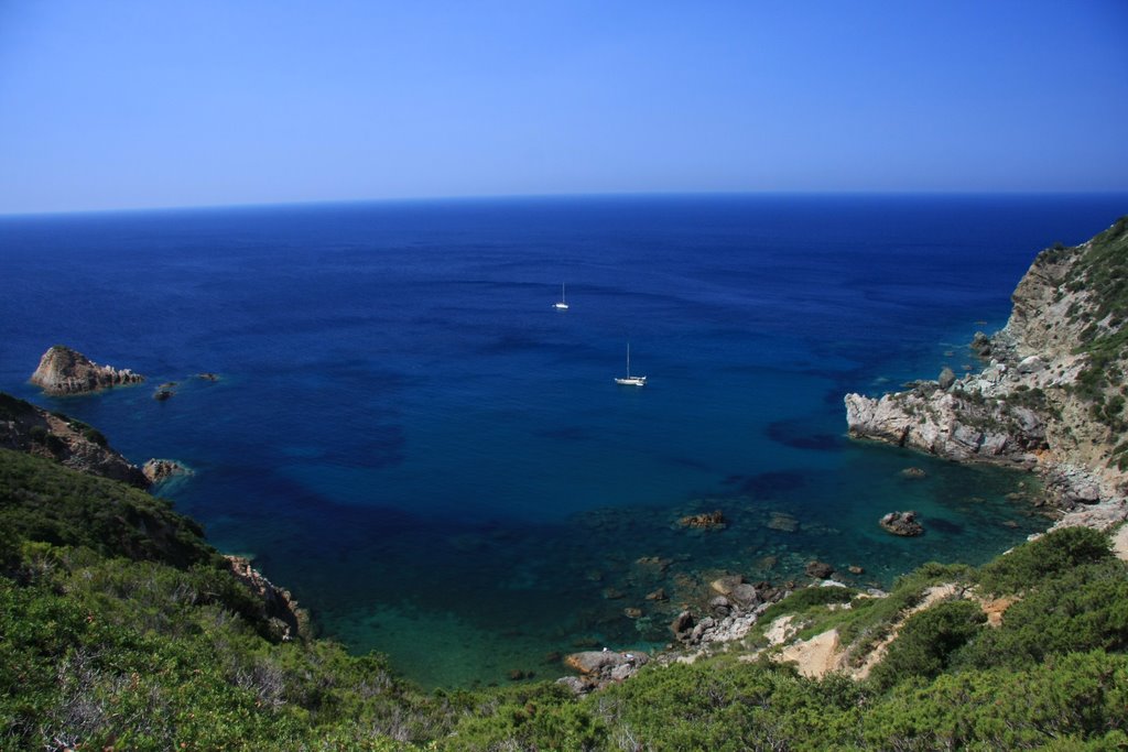 Isola del Giglio, Allume by Vinicio Cavallini