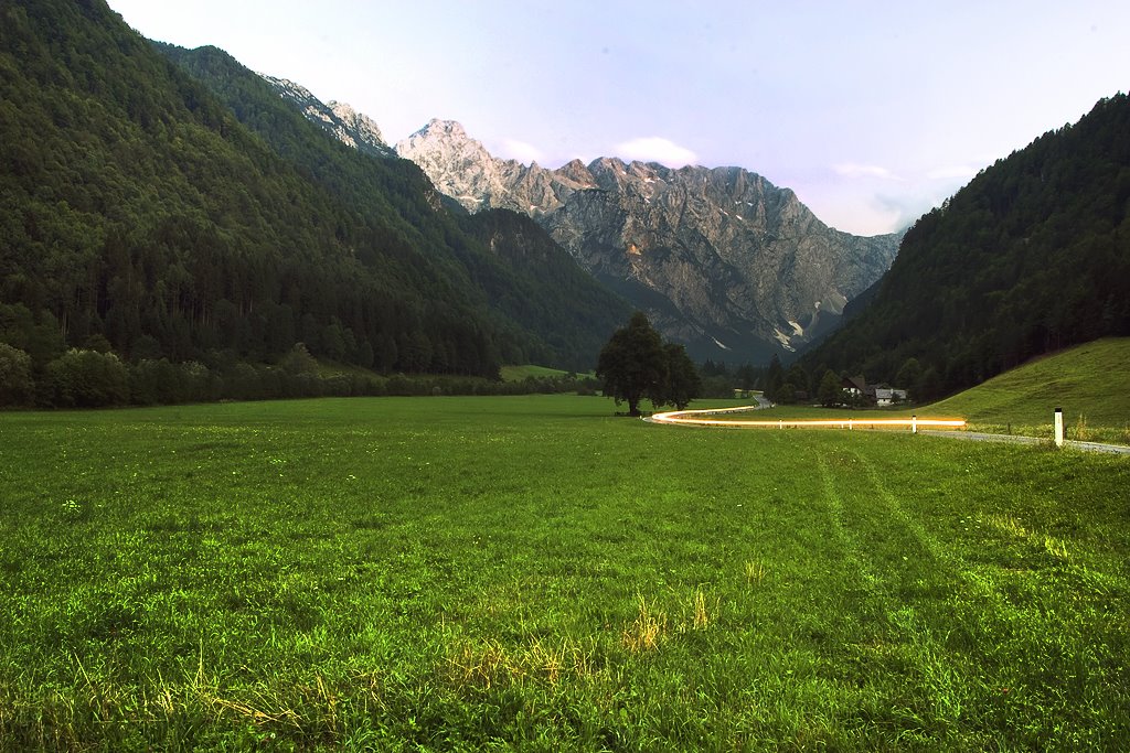 Logarska dolina by Andrej Petelinšek