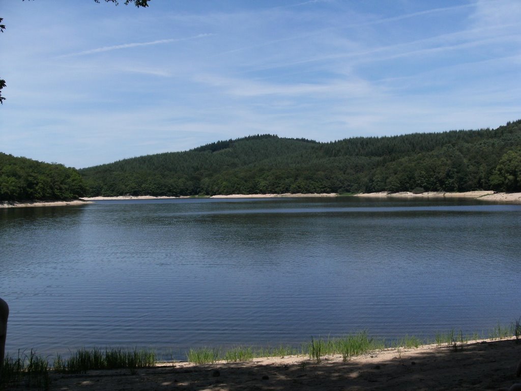 Lac de Chaumeçon by saxobenevole