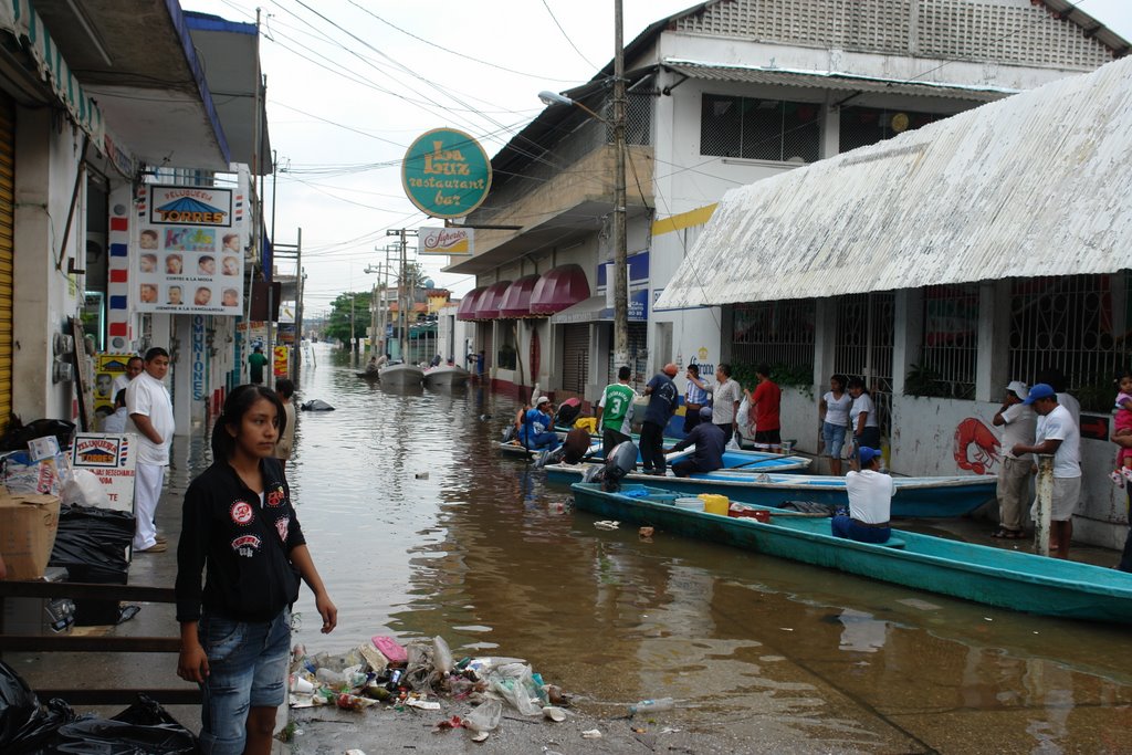 Minatitlàn, Ver. Esquina de Lerdo. Inundaciòn 08. by juan Manuel Morales …