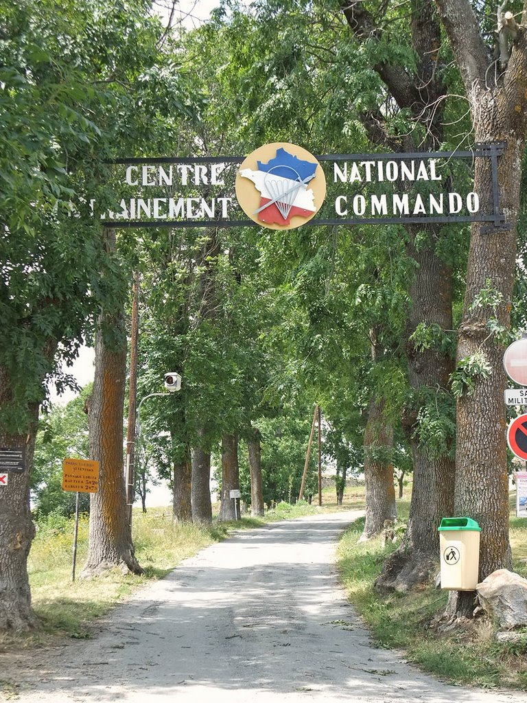 Mont-Louis, entrada a la Ciudadela by Víctor Cespón