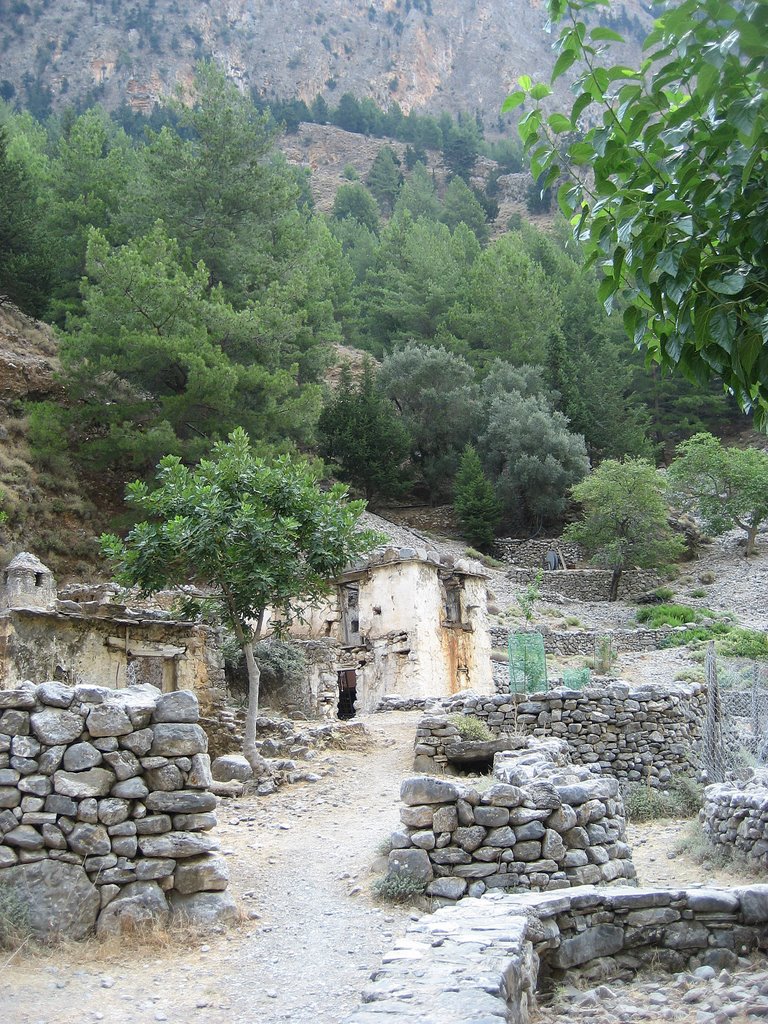 Abandoned village of Samaria - H εγκατελειμένη Σαμαριά by Phaethon