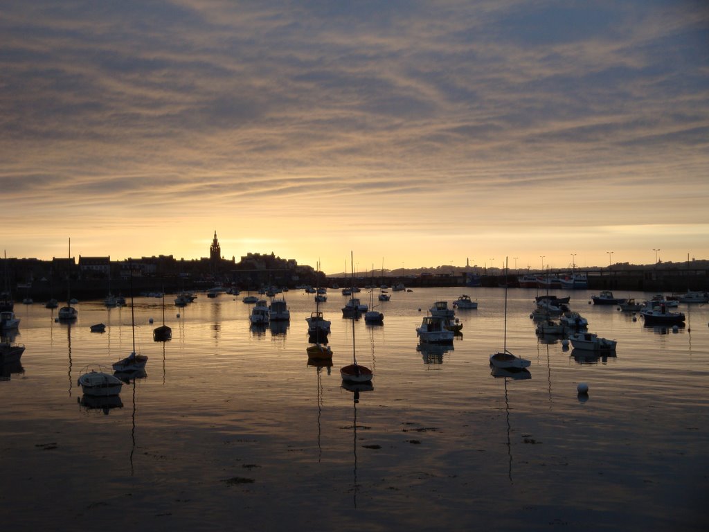 Coucher de Soleil Port de Roscoff 2009 by emy_et_fab_en_yatoo