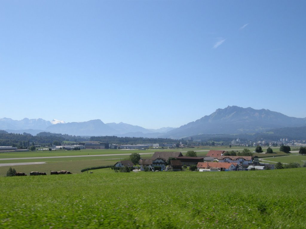 Flugplatz Emmen bei Luzern (rs) by booh