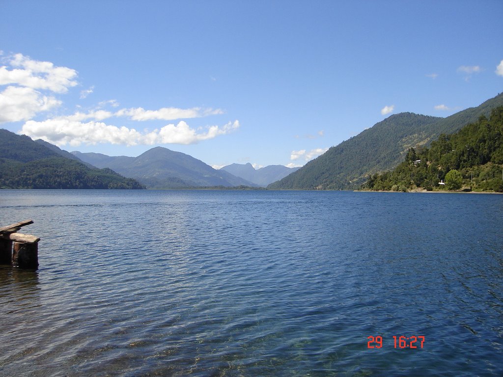 Lago Neltume by Francisco Campo