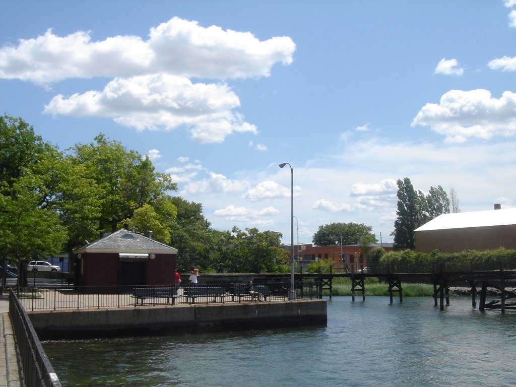 Hallet's Cove and Vernon Blvd southeast by Robert Reichenbach