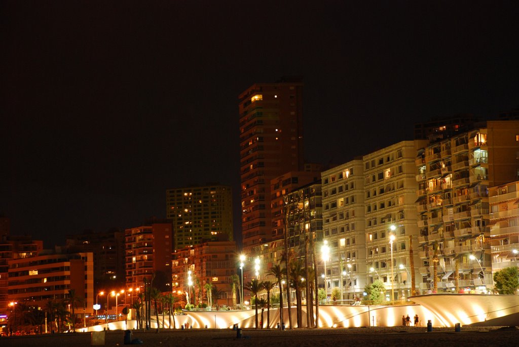 Iluminacion nocturna del paseo de Poniente by Ksenia Glukhova