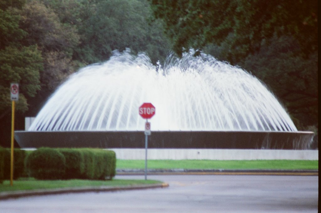 Mecom Fountain 1986 by BubbaHotep