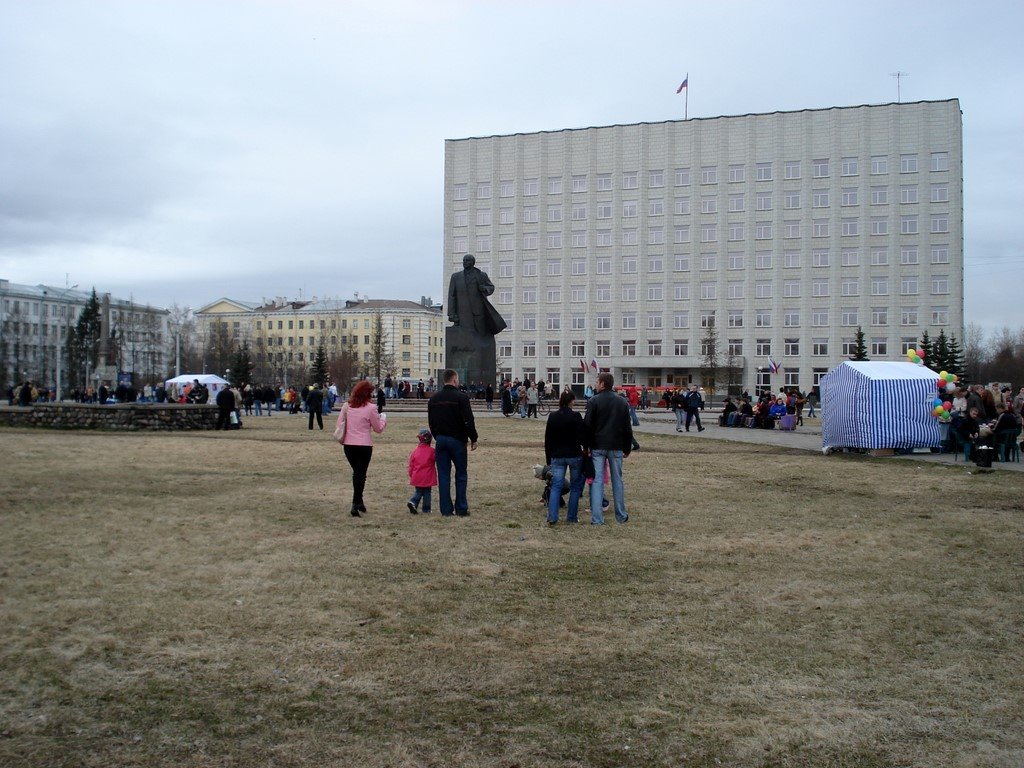 Lenin Square by xonder