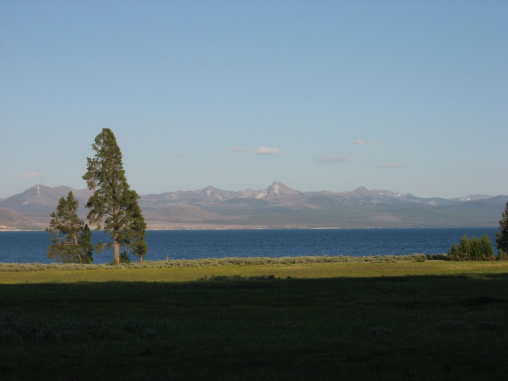 Yellowstone lake by s772