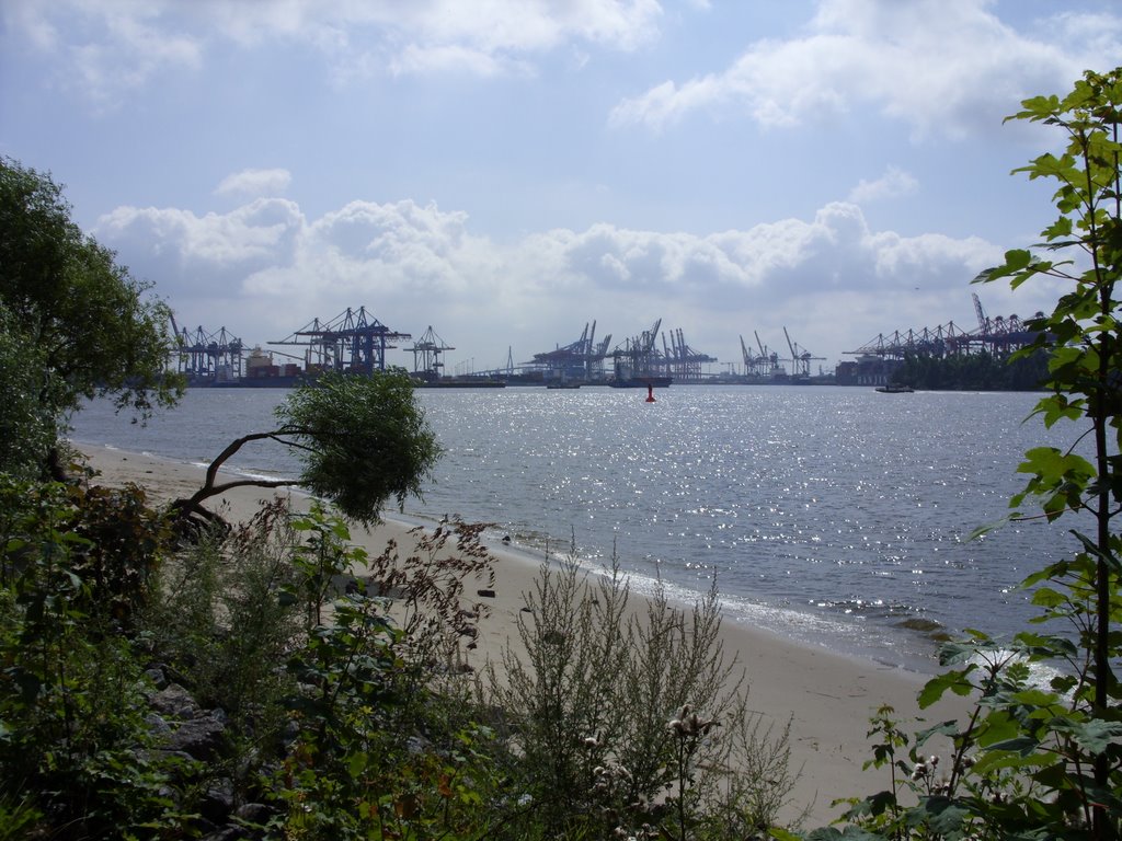 Blick zum Hamburger Hafen by tourer