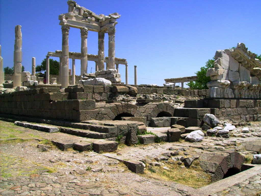 Pergamon, Church of Trajanus (Trajantempel auf der Akropolis) by 1- Βαγγέλης  Δούτσιος