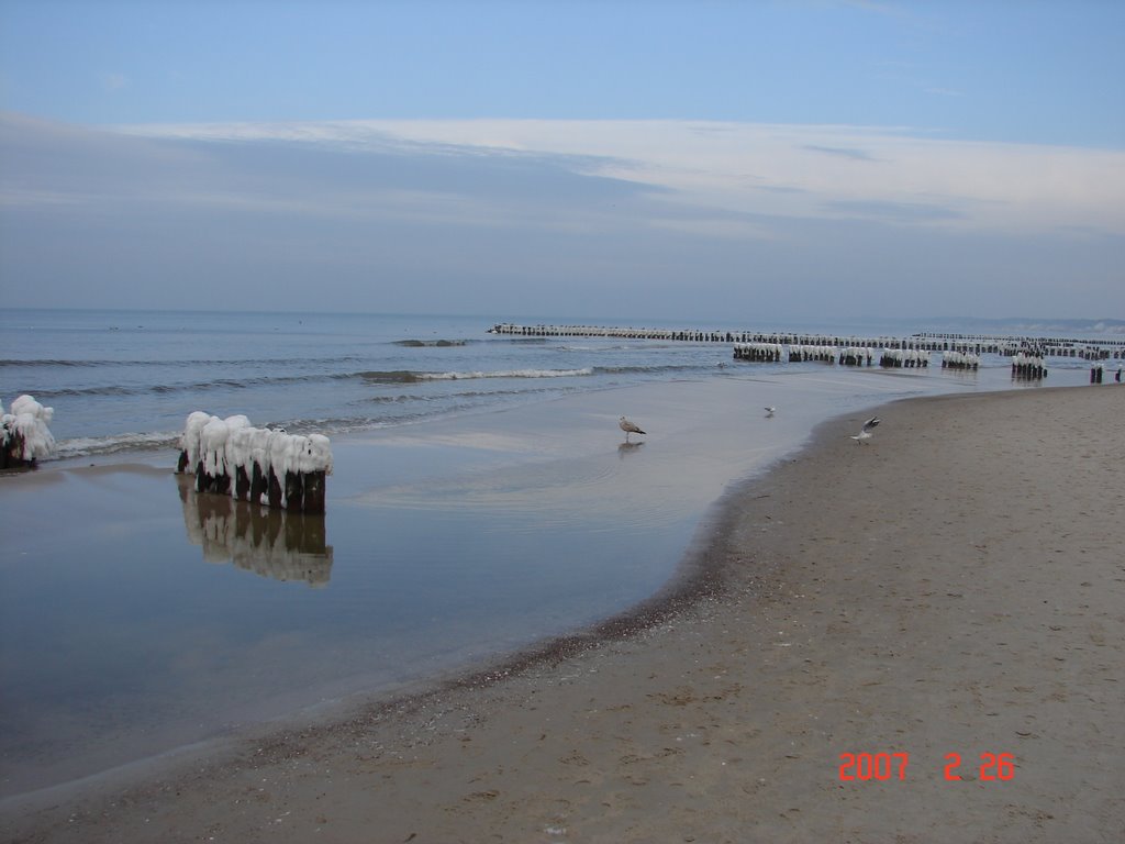 Ustka zima by Piotr Jachowicz