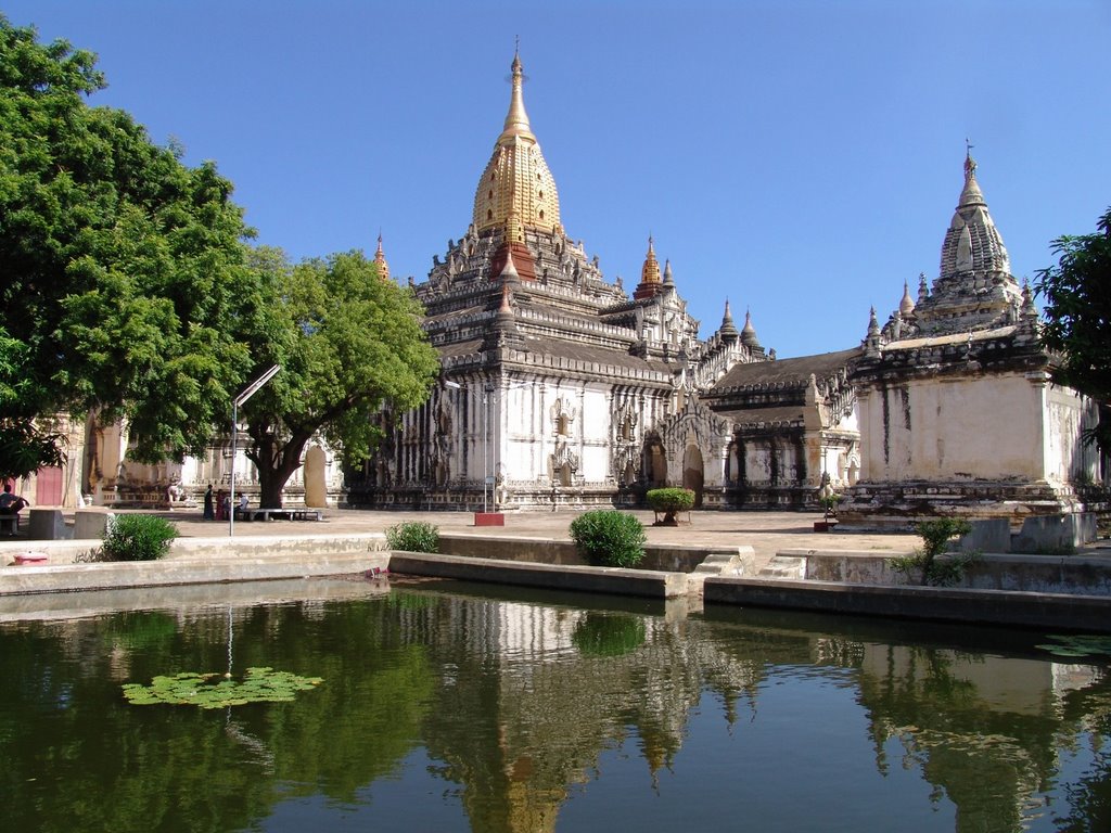 Ananda Temple by Derek Khine