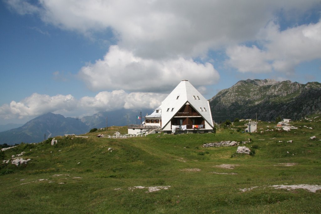 Rifugio Nicola by alberto invernizzi