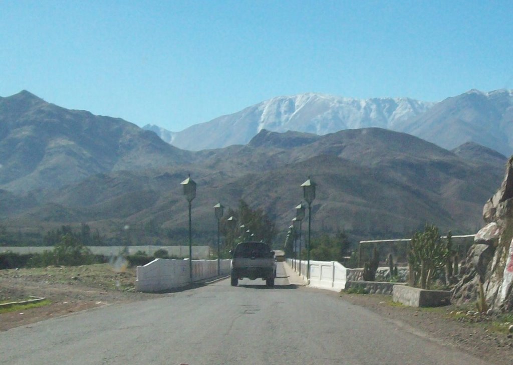 Puente entrada a Vicuña by César Pinto Sotomayo…