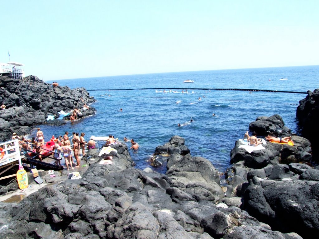 Scogliera Aci Castello-Sicilia-Italy-Castielli_CC0_HQ by gnuckx