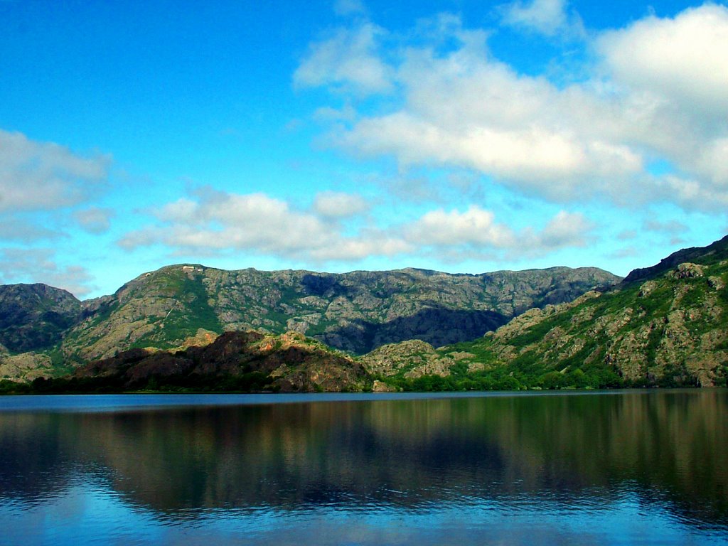 Lago de Sanabria by Jesús Chicharro