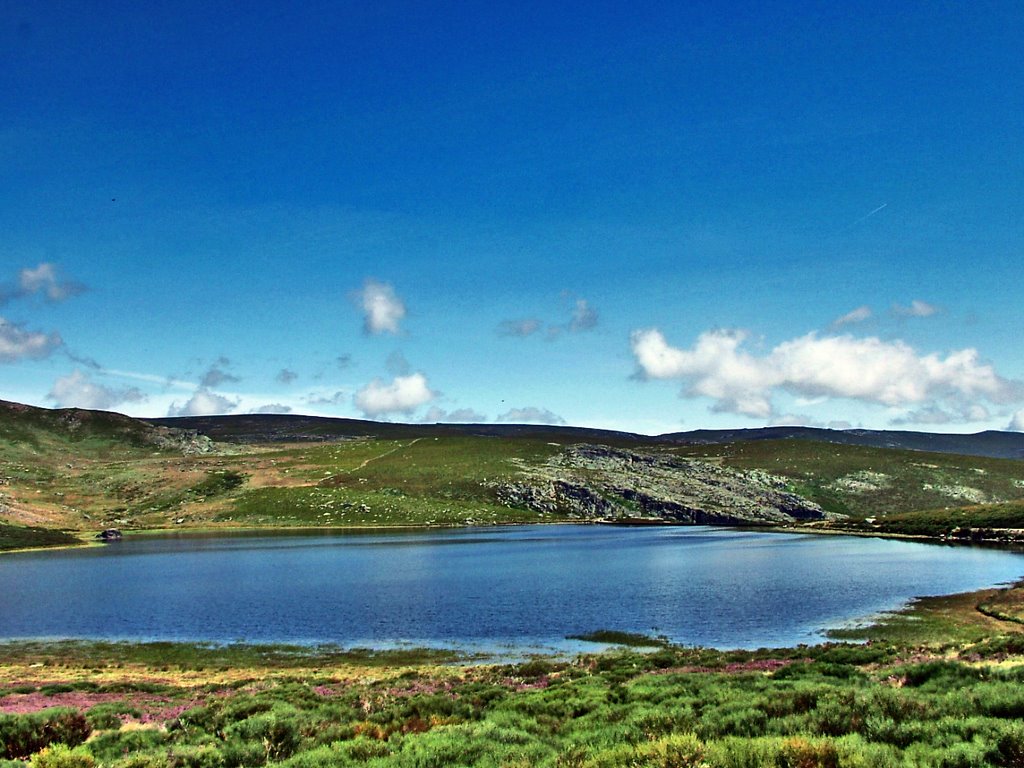 Laguna de los peces by Jesús Chicharro