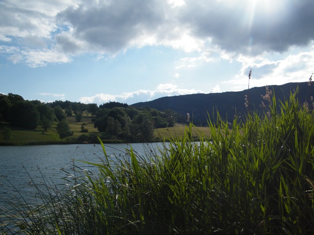 Lac de la Thuile by nbelsylvain