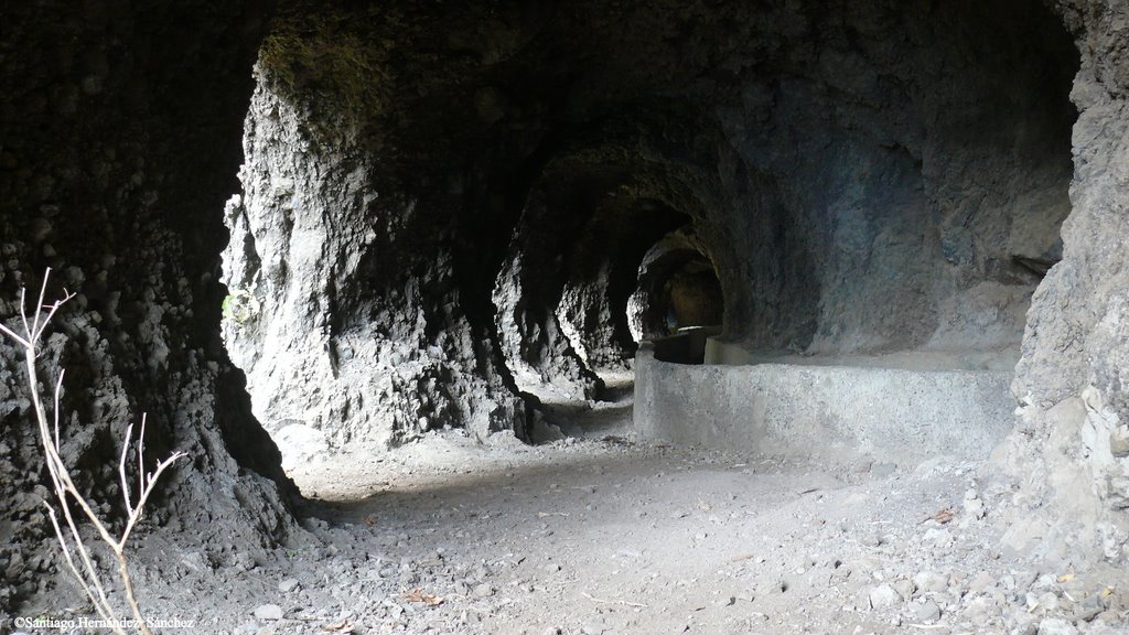 Ruta las"ventanas" de Güimar (Canal de los mil) by Gara  Hernández Pére…