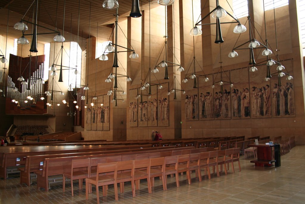 Interior de Catedral by Rigo Marquez