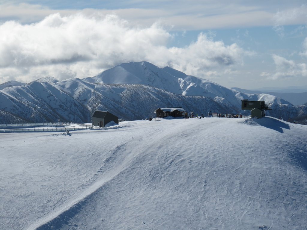 Looking to Mt Feathertop from Mt Hotham by snucklepuff