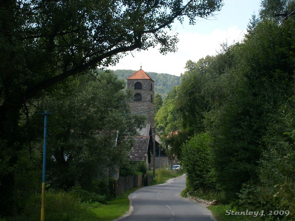 Chvojnica, Kostol Povýšenia sv. Kríža by stanley4_PD