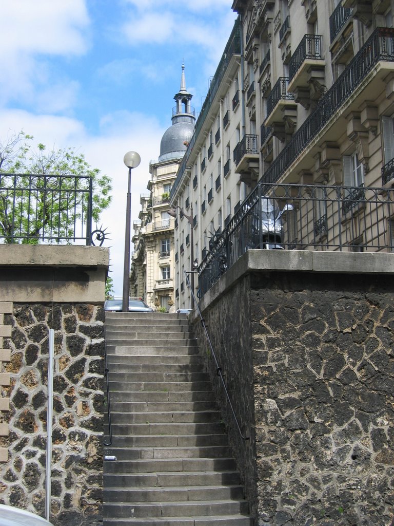 Escalier vers la place Dugommier by Philippe PONCHAUX