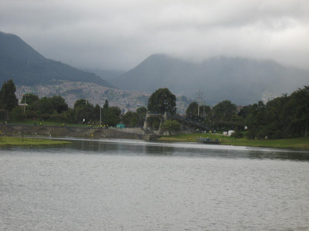 Lago del Parque Simón Bolivar by E100