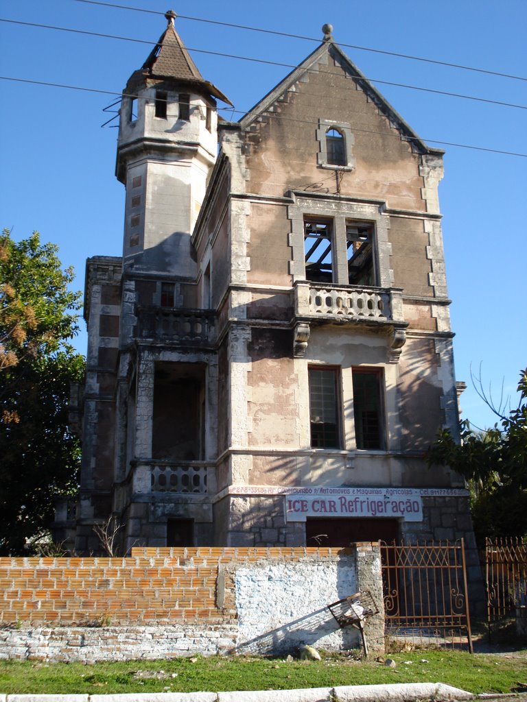 Castelo abandonado em Pelotas, RS by Gustavo Reinhardt Ma…