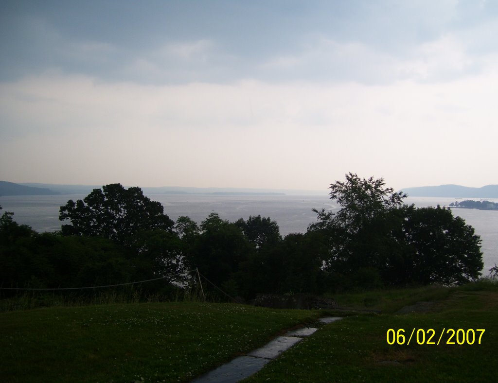 Looking south from the Lighthouse @ Stony Point,NY by Manuel Santiago