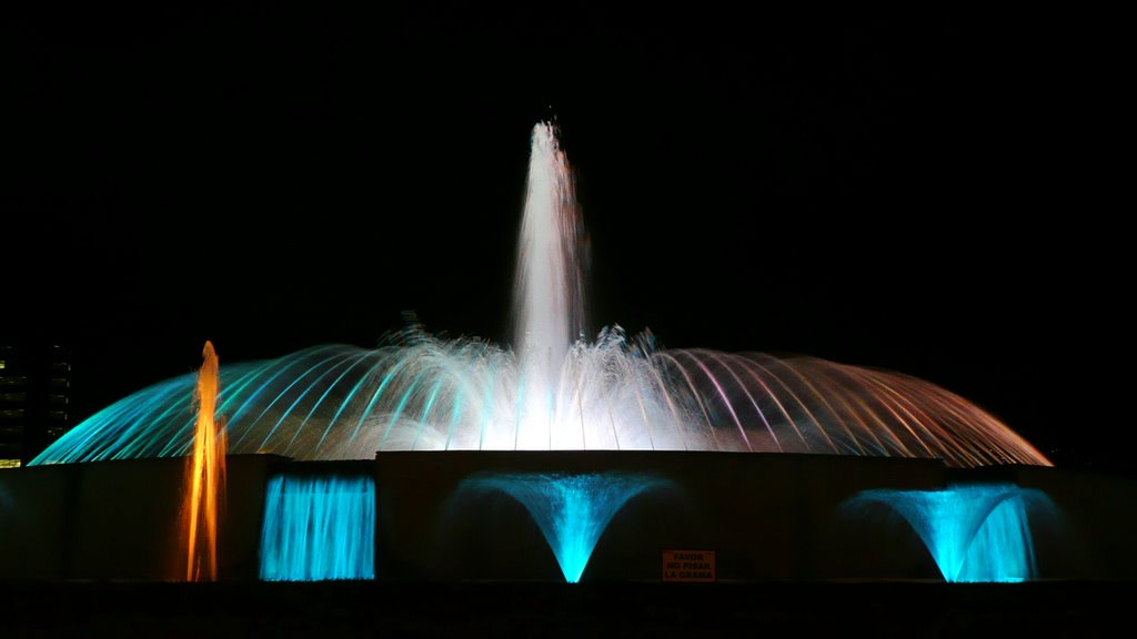 5ta versión de la Fuente de Plaza Venezuela, Caracas by Dinuel