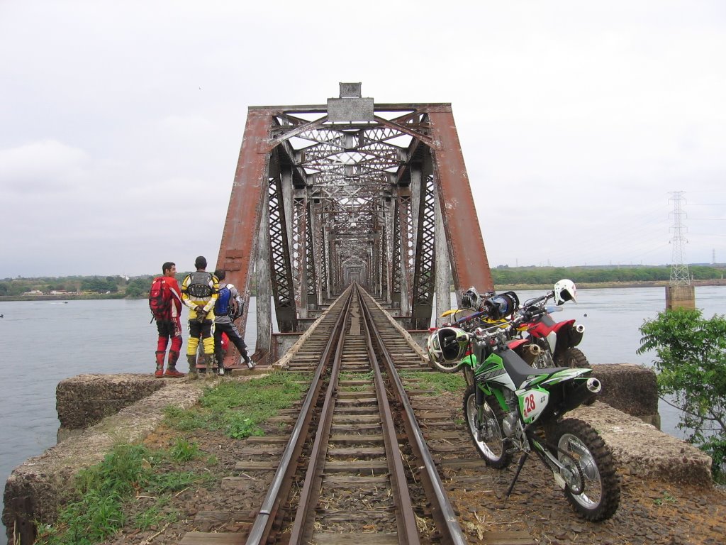 Trilha Jupia na Ponte Ferroviária by gusdikelpies