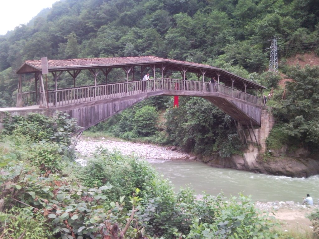 Uzungöl kiremitli köprü by Emre GUNEY