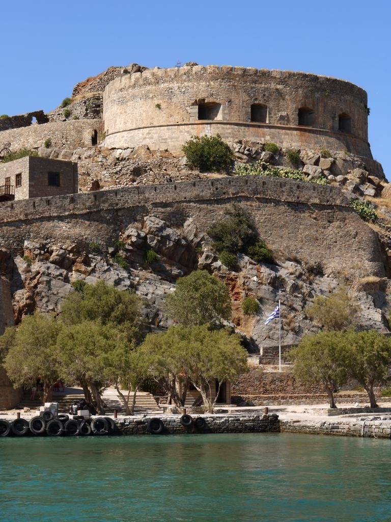 Spinalonga - Fortetzza veneziana by marco.marsella